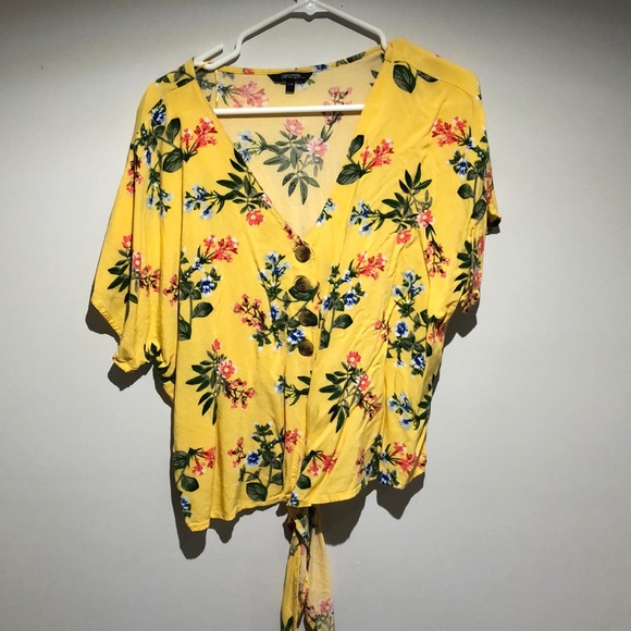 🥳2 for 15$ Beautiful Hawaiian Flowey shirt - Picture 1 of 8